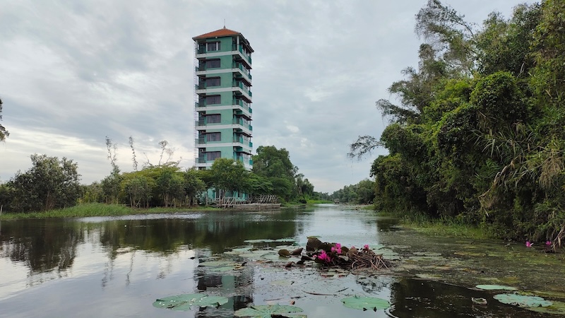Khách sạn 7 tầng tại Khu du lịch sinh thái Làng nổi Tân Lập (huyện Mộc Hóa)