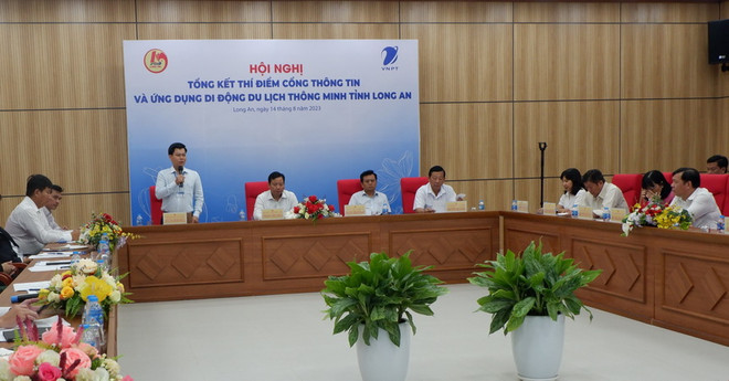 Quang cảnh Hội nghị Hội nghị tổng kết 3 năm thí điểm Cổng Thông tin mylongan.vn và Ứng dụng Long An Tourism. (Ảnh: Đức Hạnh/TTXVN)