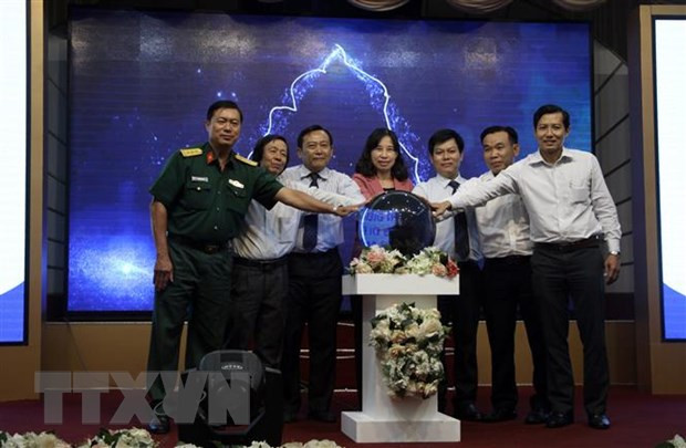 Nghi thức khai trương Cổng Thông tin và Ứng dụng Di động Du lịch Thông minh Long An ngày 22/7/2020. (Ảnh: Bùi Giang/TTXVN)