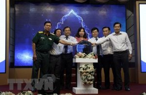 Nghi thức khai trương Cổng thông tin và ứng dụng di động du lịch thông minh Long An.  Ảnh: Bùi Giang/TTXVN