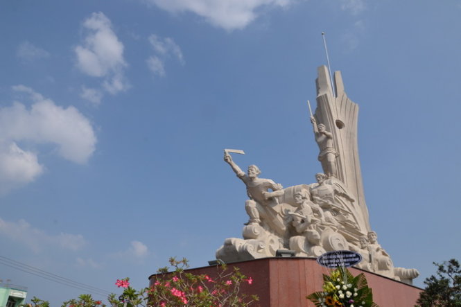 Công Viên tượng đài Nghĩa sĩ Cần Giuộc