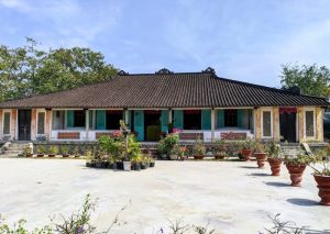 NHÀ TRĂM CỘT
