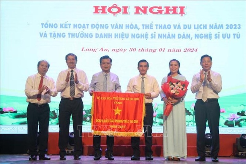 Sở Văn hóa, Thể thao và Du lịch tỉnh nhận Cờ thi đua của Bộ Văn hóa, Thể thao và Du lịch. 