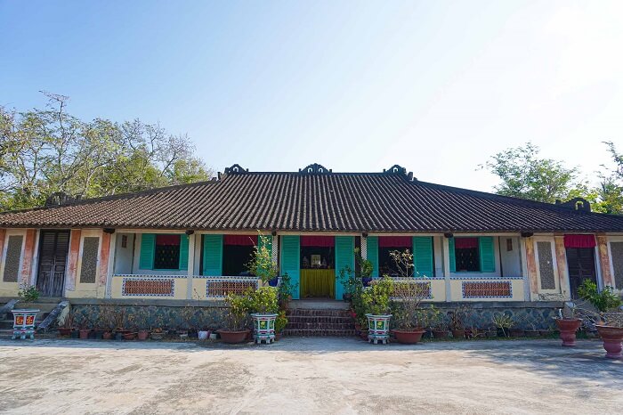 Nhà cổ Trăm Cột